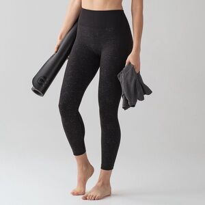 Lululemon Free To Flow 7/8 Tight Black / White